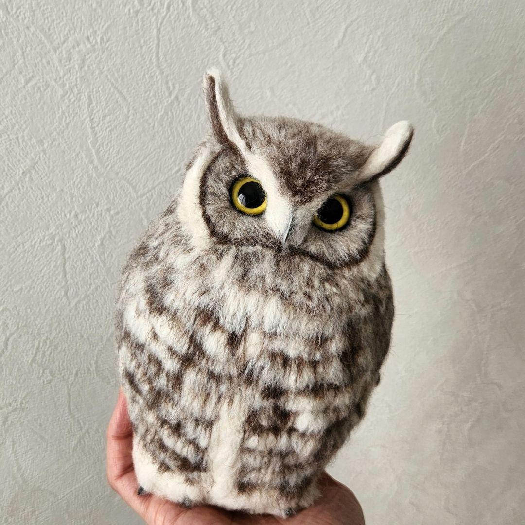 羊毛フェルト製置物　ホワイトアメリカワシミミズク　高さ約19㎝