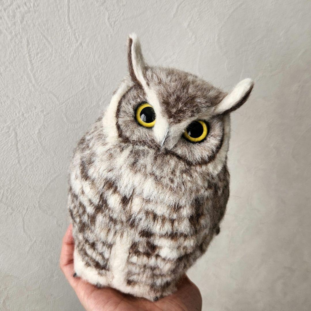 羊毛フェルト製置物　ホワイトアメリカワシミミズク　高さ約19㎝