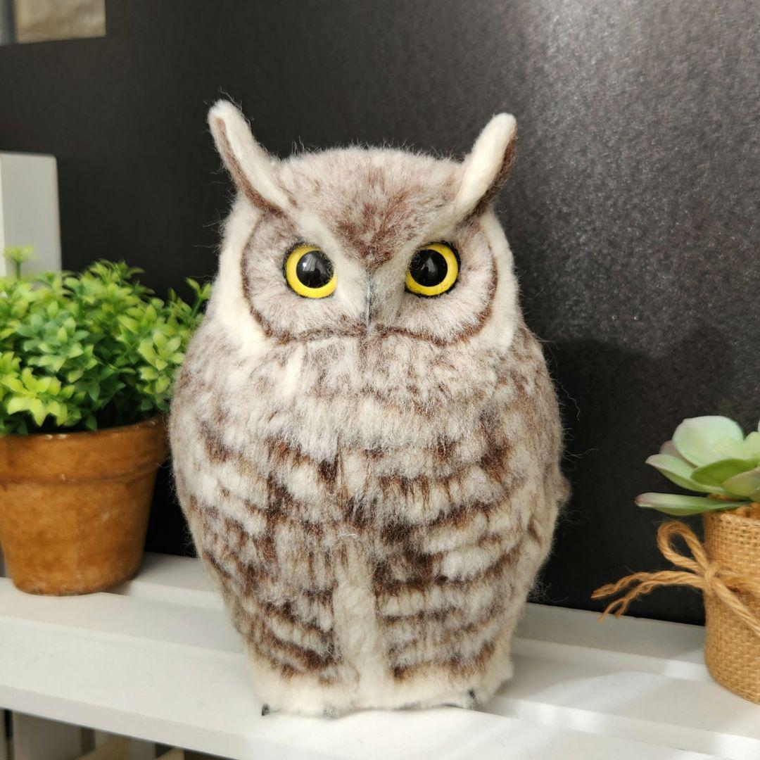 羊毛フェルト製置物　ホワイトアメリカワシミミズク　高さ約19㎝