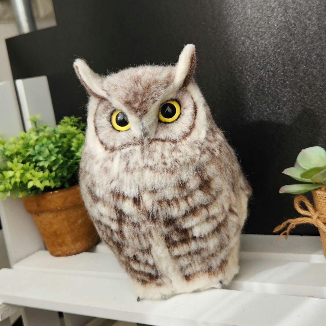 羊毛フェルト製置物　ホワイトアメリカワシミミズク　高さ約19㎝