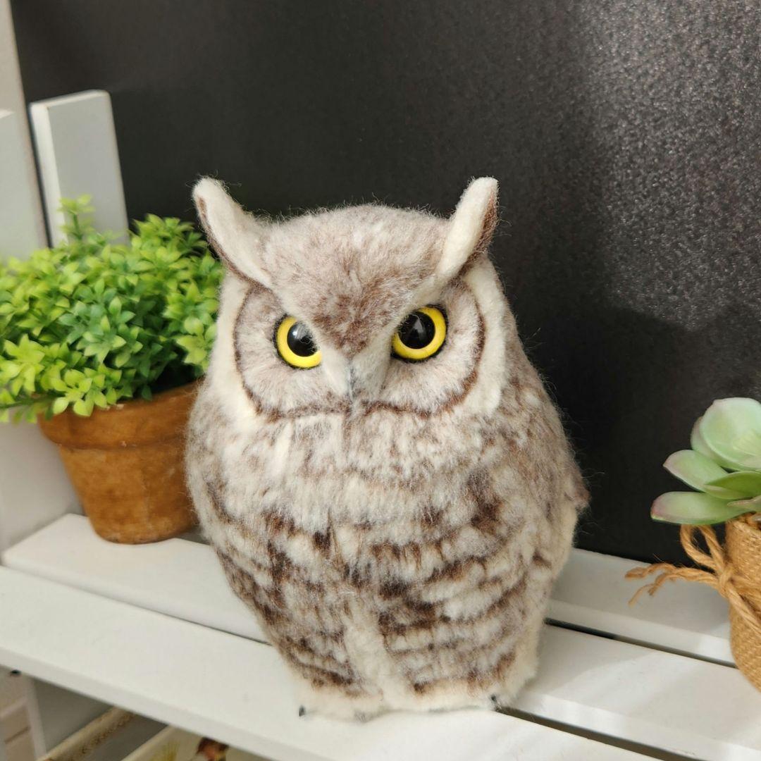 羊毛フェルト製置物　ホワイトアメリカワシミミズク　高さ約19㎝