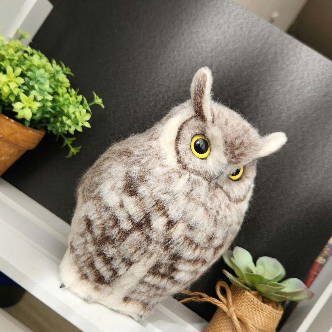 羊毛フェルト製置物　ホワイトアメリカワシミミズク　高さ約19㎝