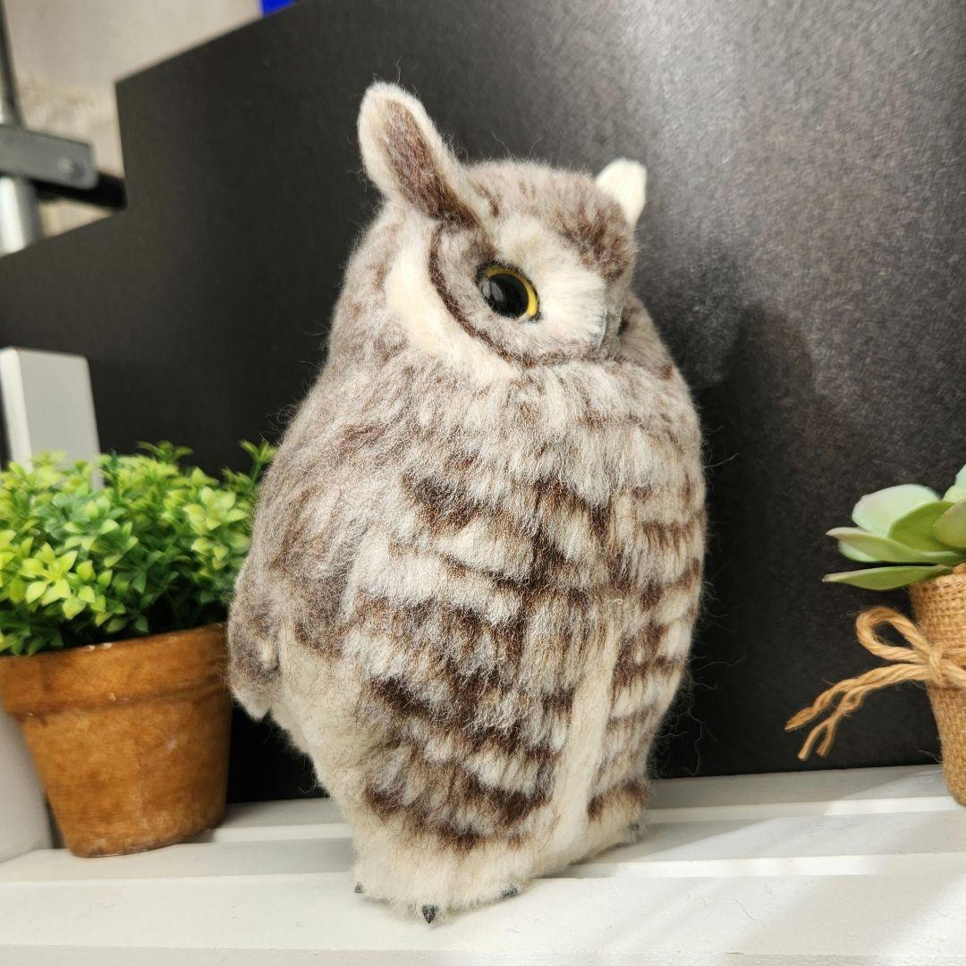 羊毛フェルト製置物　ホワイトアメリカワシミミズク　高さ約19㎝