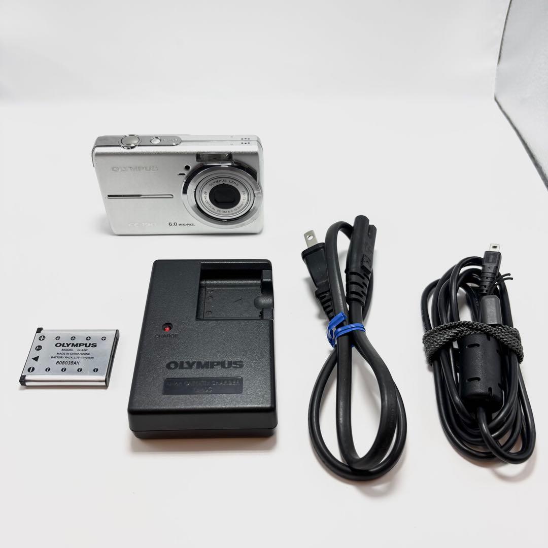 【美品】OLYMPUS FE-190 シルバー コンパクトデジタルカメラ