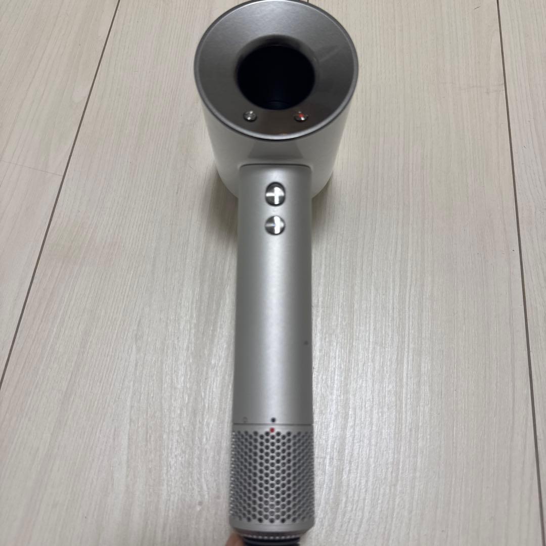 は*な様 Dyson ダイソン ヘアドライヤー HD01 ホワイト 本体のみ