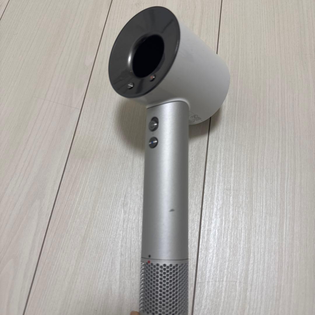 は*な様 Dyson ダイソン ヘアドライヤー HD01 ホワイト 本体のみ