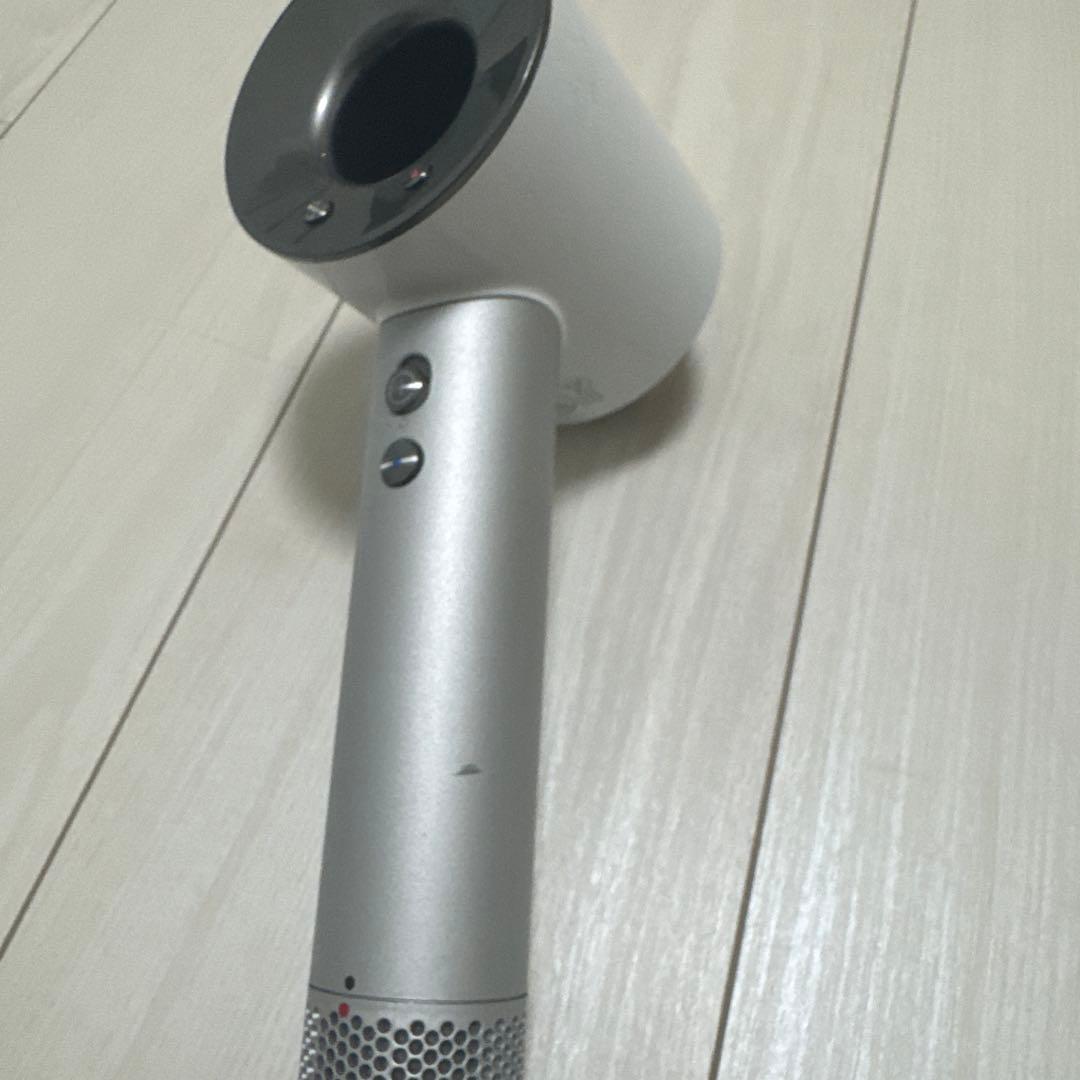 は*な様 Dyson ダイソン ヘアドライヤー HD01 ホワイト 本体のみ