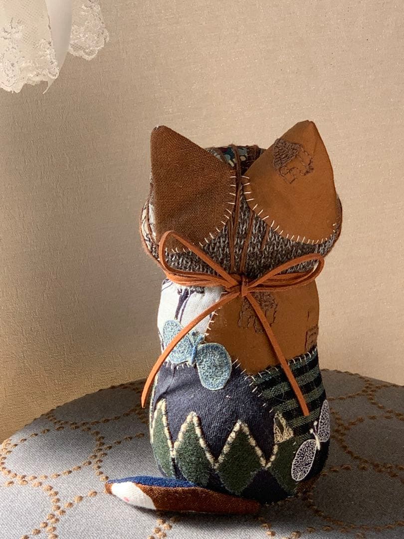 パッチワーク猫のぬいぐるみ