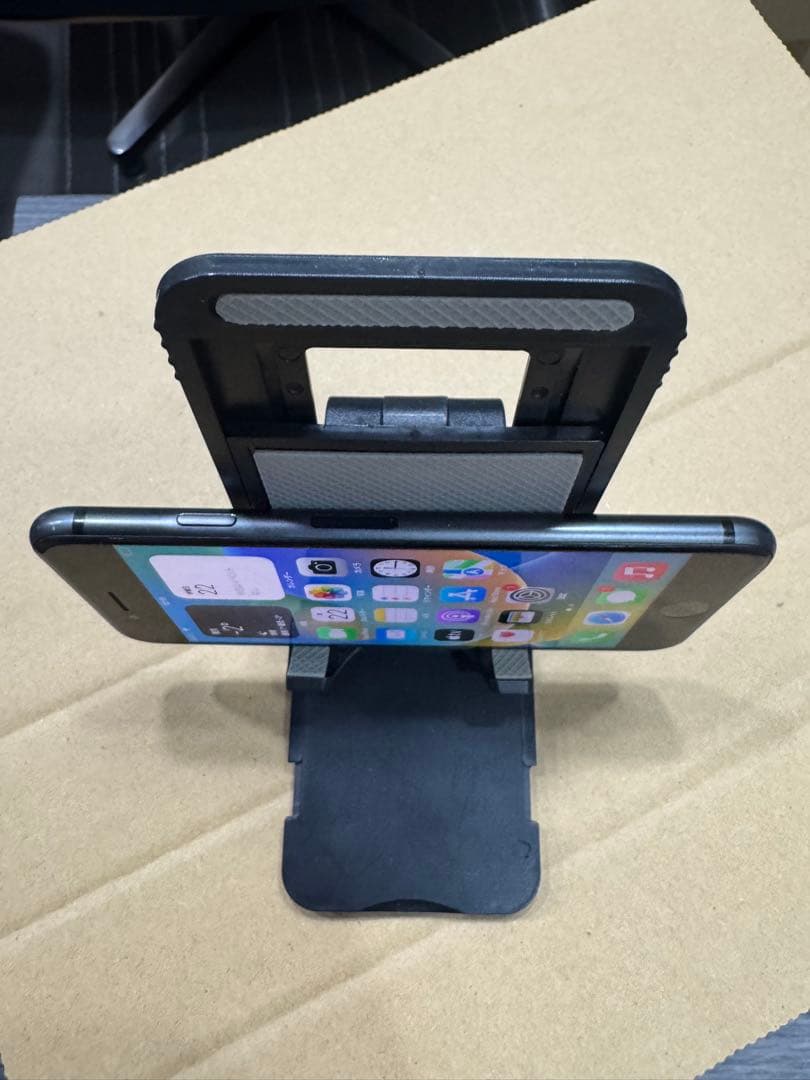 Apple iPhone 8スペースグレー 本体64GB SIMフリー222