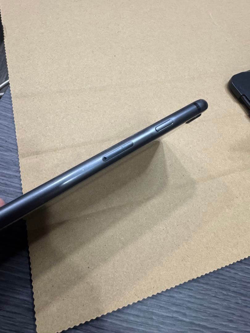 Apple iPhone 8スペースグレー 本体64GB SIMフリー222