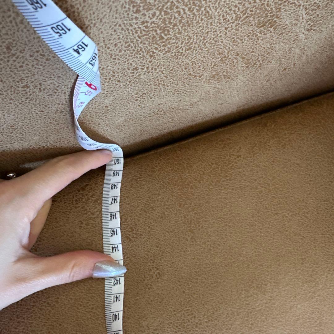 ベージュ 2人掛けソファ ボタン付き