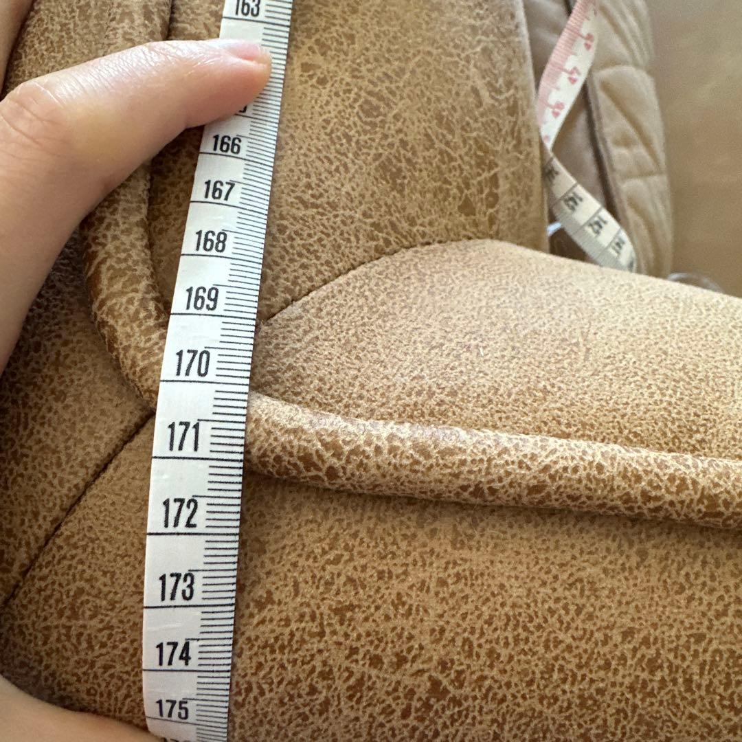 ベージュ 2人掛けソファ ボタン付き