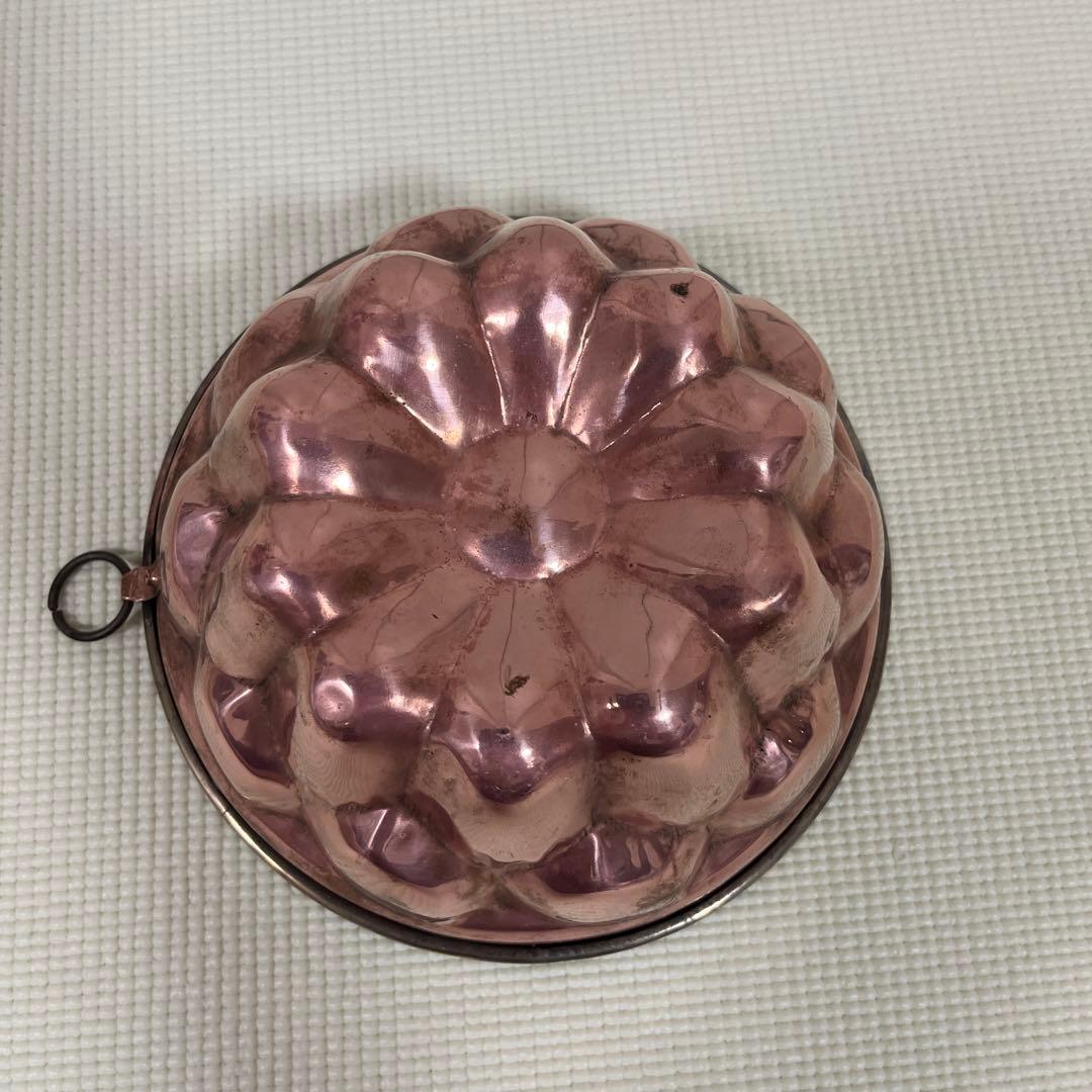 フランスアンティーク銅製花型モールド　直径約22センチ　壁掛け用リング付き