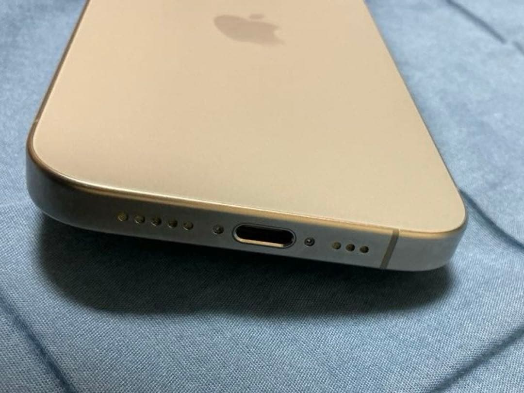 【美品】Apple iPhone 15 Pro 本体 256GB