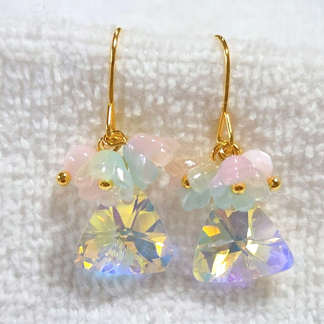 専用です☆お花とマザーオブパールとガラスストーンのピアス