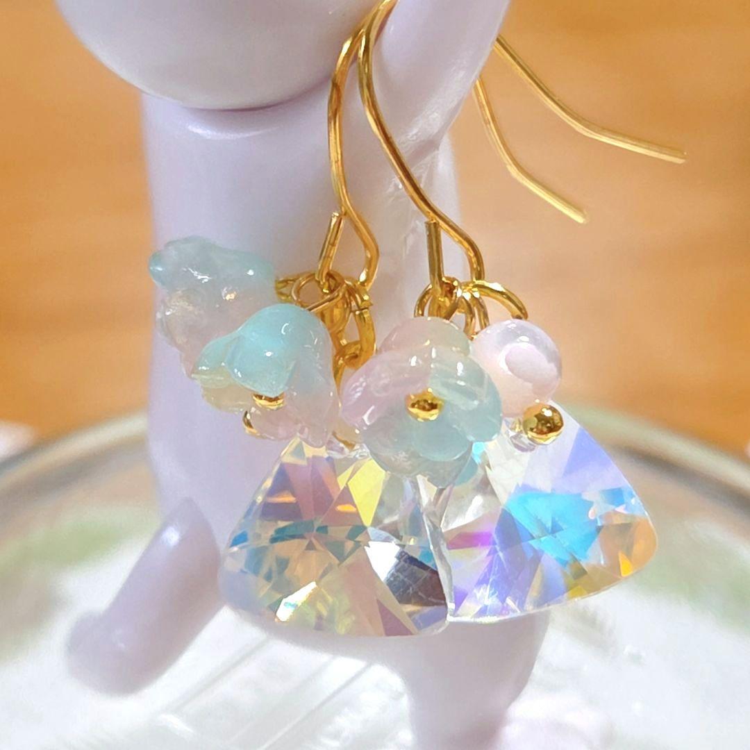 専用です☆お花とマザーオブパールとガラスストーンのピアス