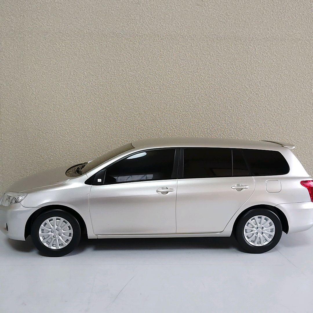 1/10　トヨタ　カローラフィールダー　カラーサンプル