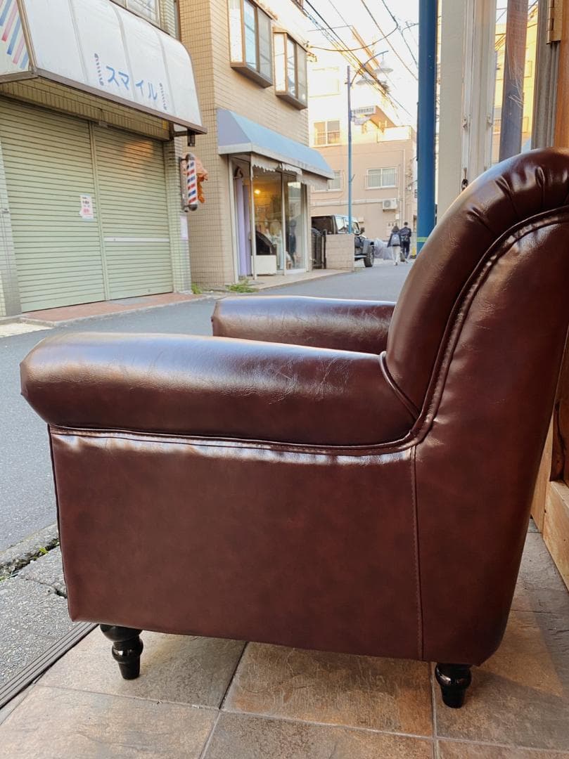 レザーコンパクトチェスターフィールドシングルソファ