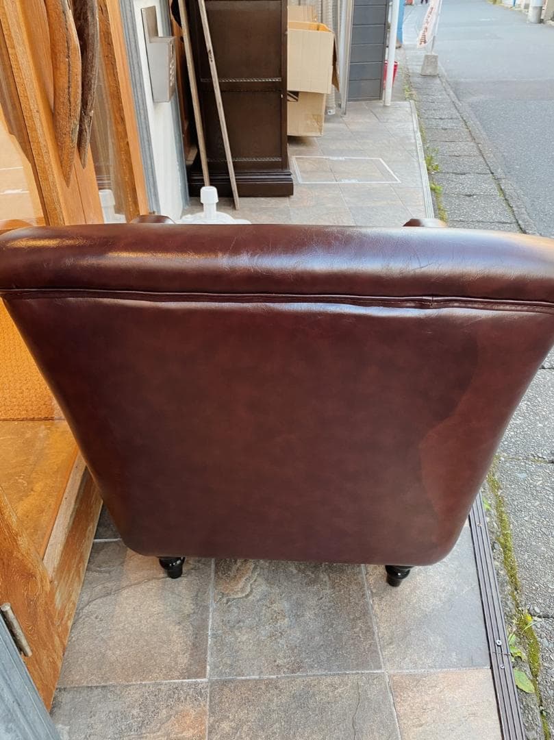 レザーコンパクトチェスターフィールドシングルソファ