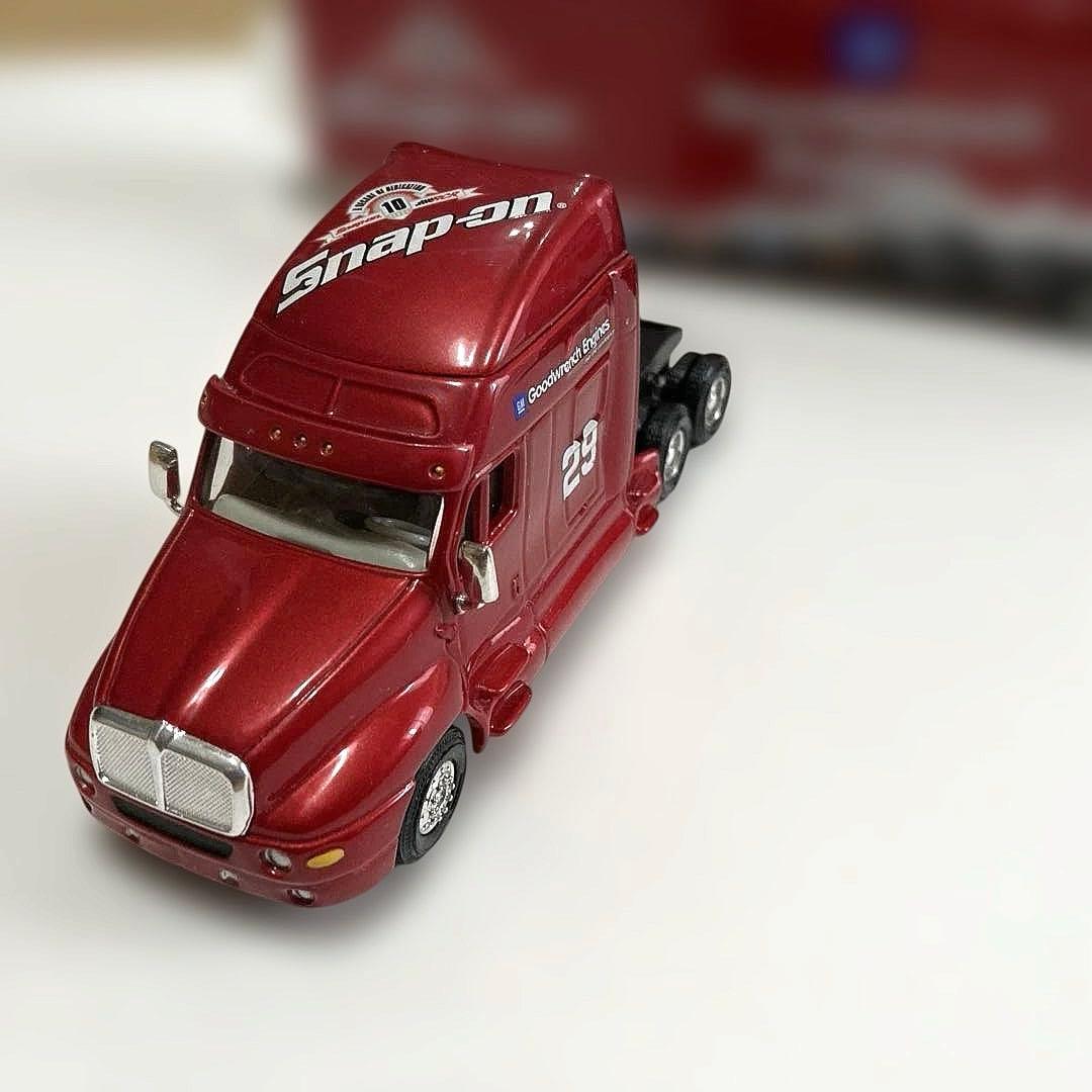 ミニカー Kevin Harvick Snap-on 1/64 2003 Hauler