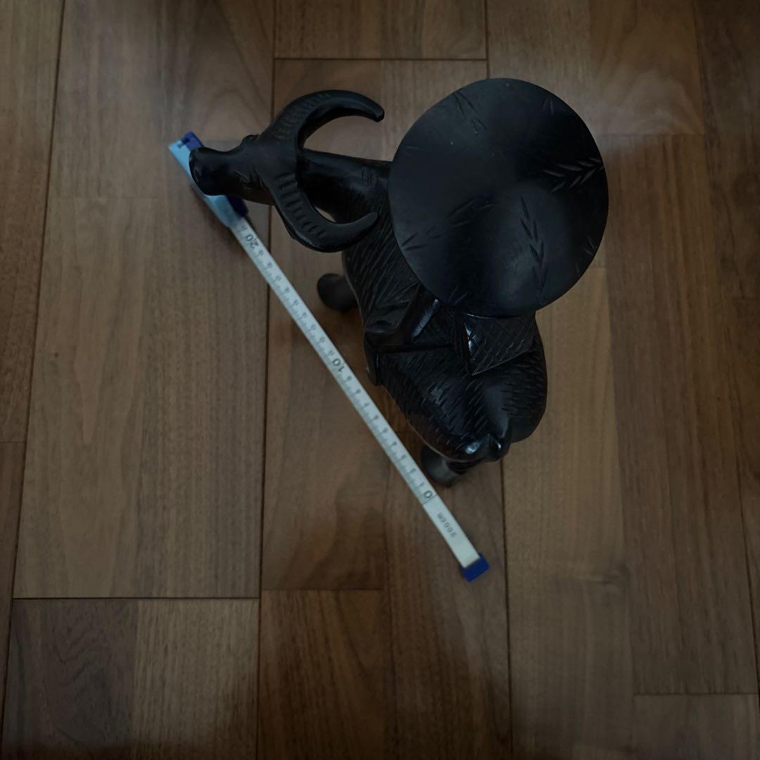 ベトナム　木製彫刻 牛に乗った人形