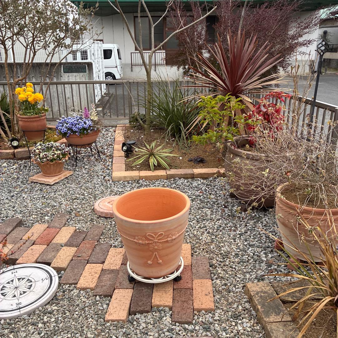 テラコッタ装飾付き 大型12号植木鉢