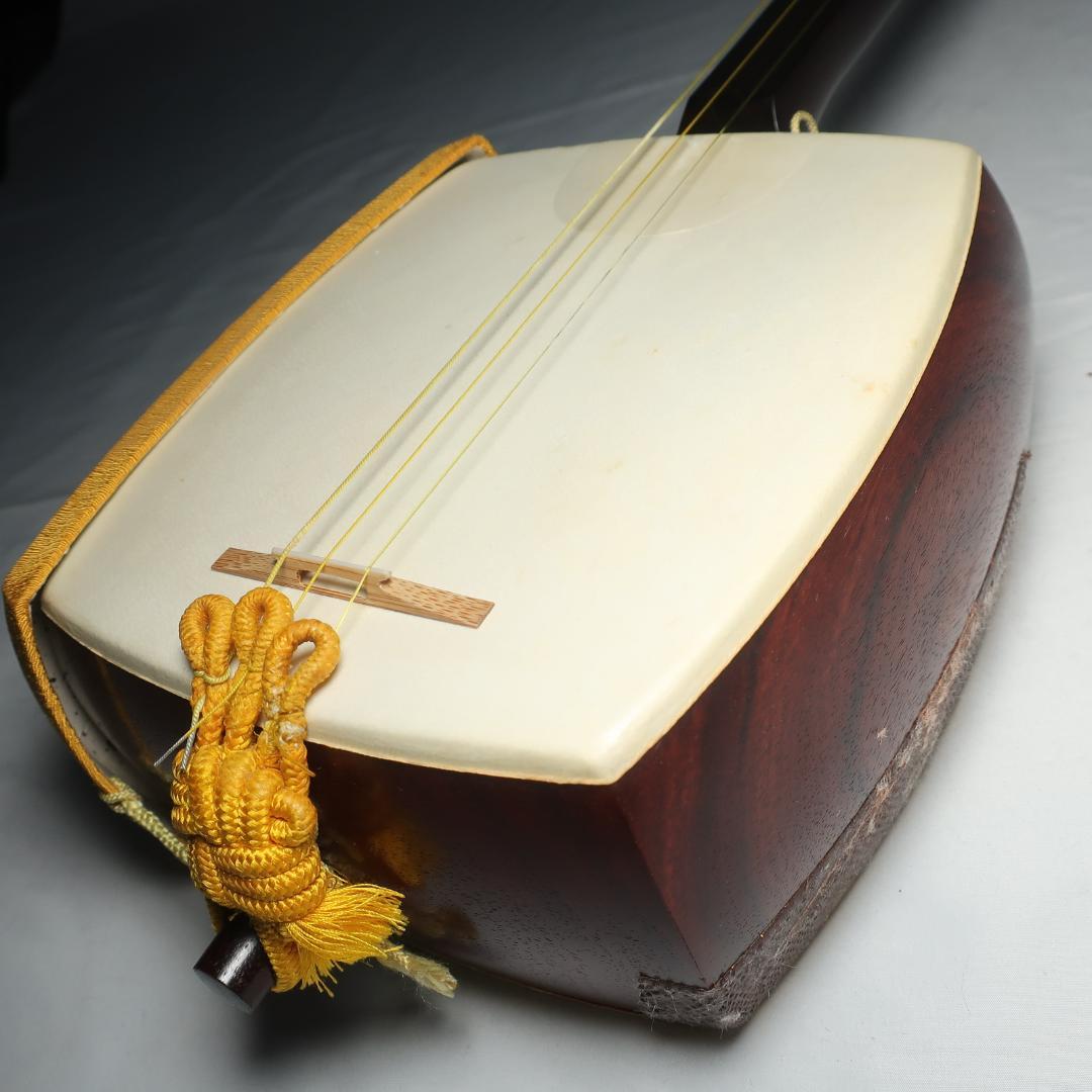 中棹 三味線 トチ 紅木 東触り 撥 ハードケース付 民謡 地唄