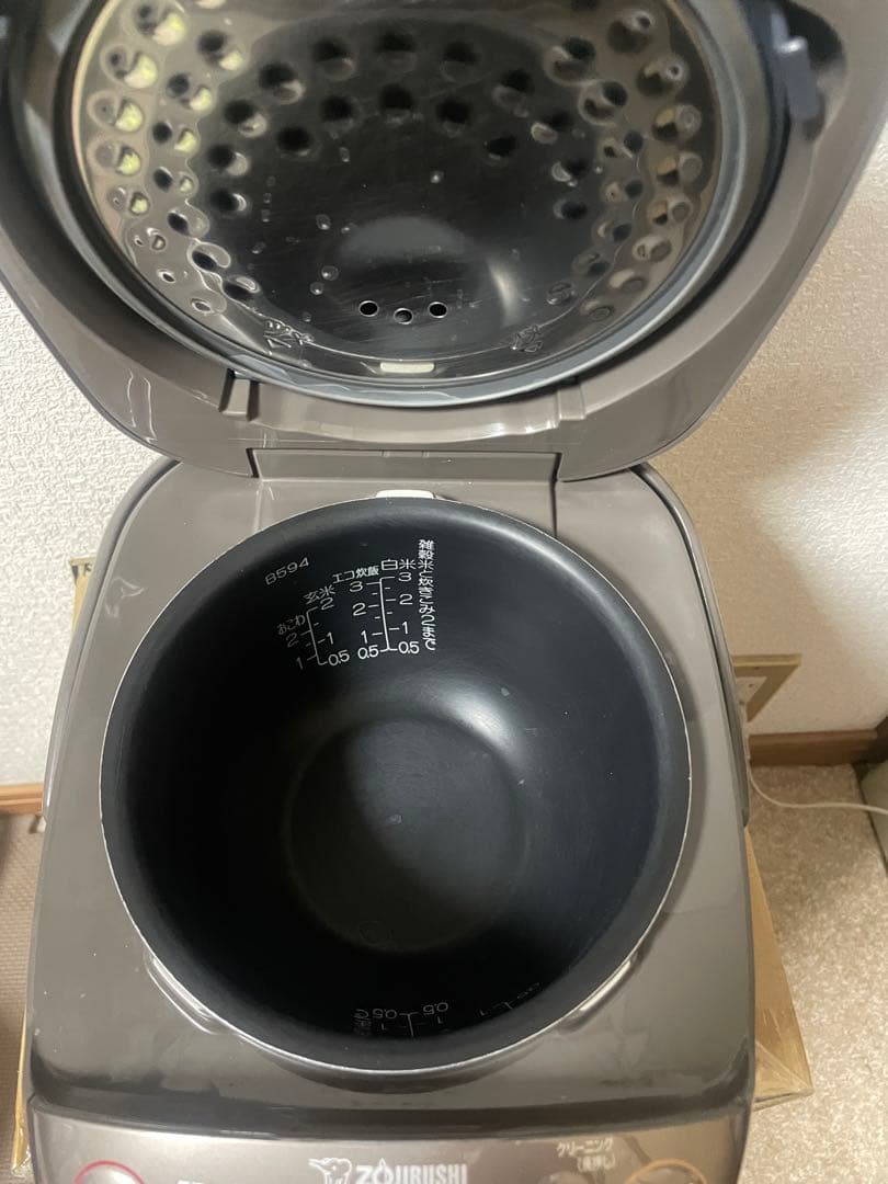 24年製❗象印、IH、豪熱沸騰炊飯器(3合炊き）