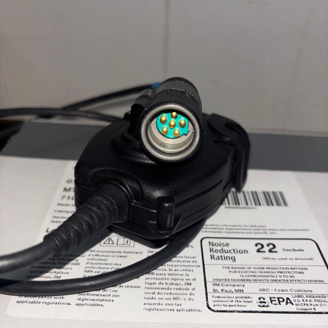 未使用品　米軍　実物　PELTOR COMTAC V PTT スイッチ付き