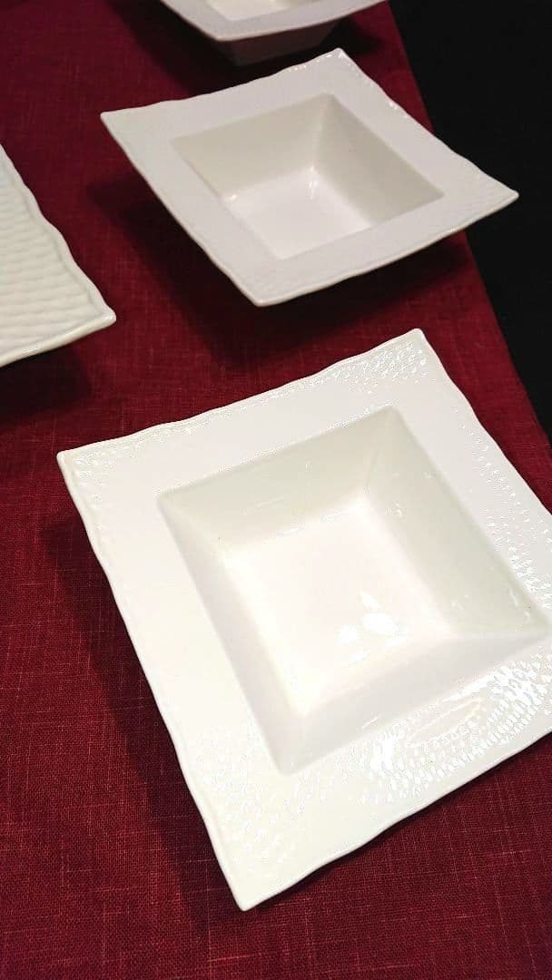 ⬛素敵なディスプレイ演出♥パーティー用♥高級エクセラホワイト網目柄・四角皿⬛４皿