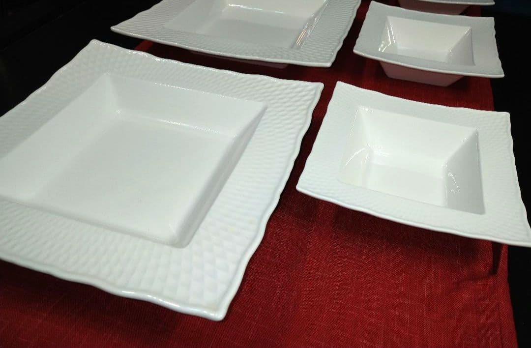⬛素敵なディスプレイ演出♥パーティー用♥高級エクセラホワイト網目柄・四角皿⬛４皿