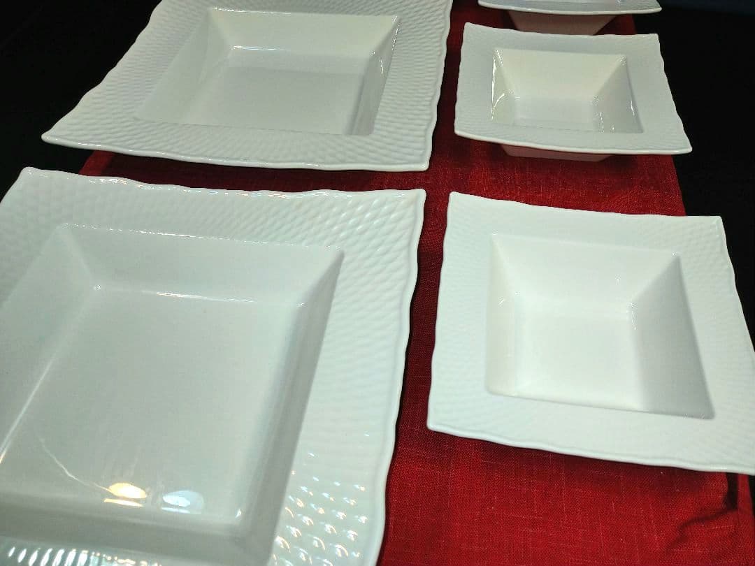 ⬛素敵なディスプレイ演出♥パーティー用♥高級エクセラホワイト網目柄・四角皿⬛４皿