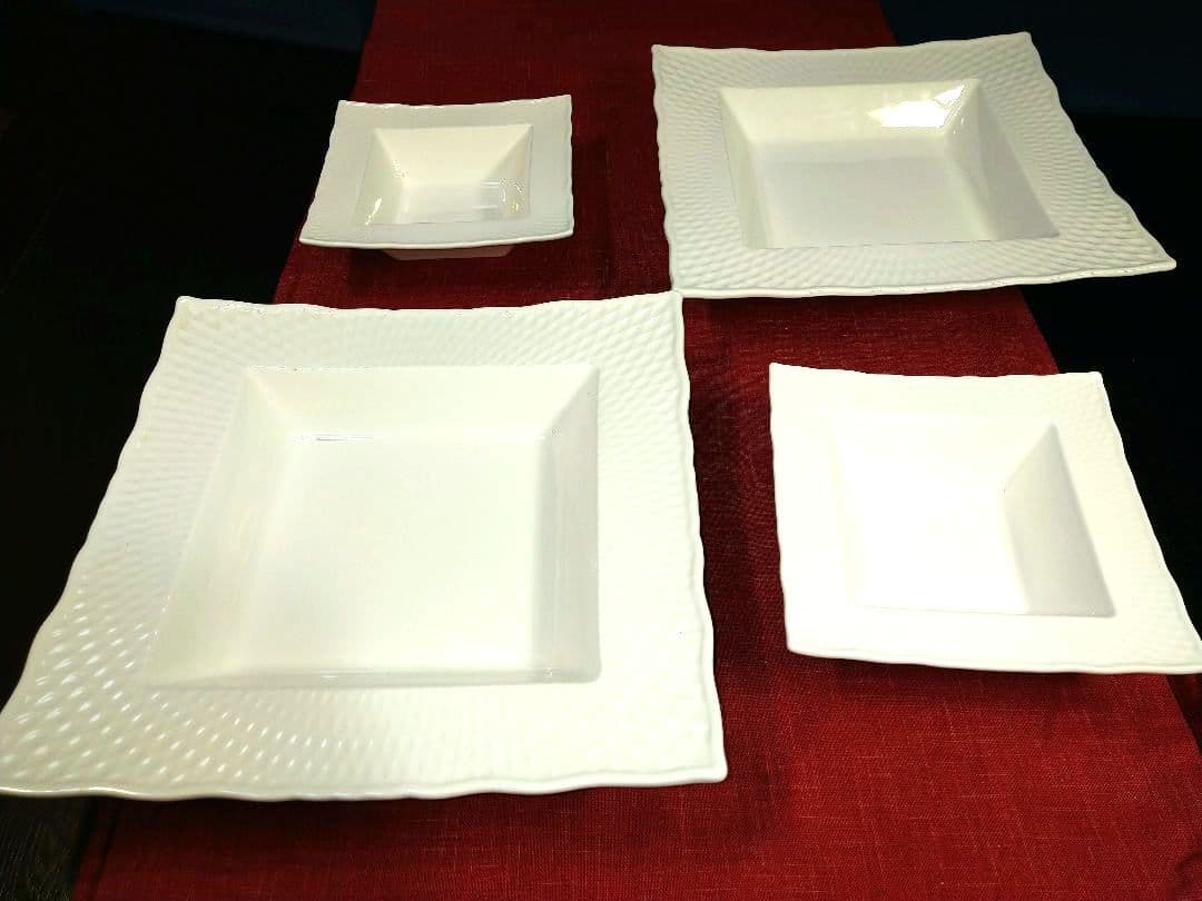 ⬛素敵なディスプレイ演出♥パーティー用♥高級エクセラホワイト網目柄・四角皿⬛４皿