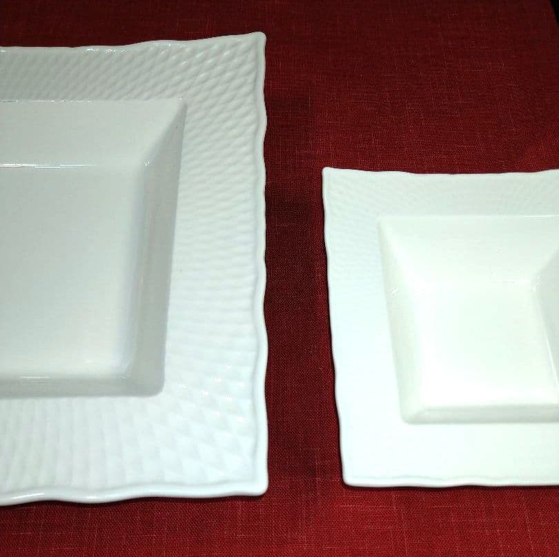 ⬛素敵なディスプレイ演出♥パーティー用♥高級エクセラホワイト網目柄・四角皿⬛４皿