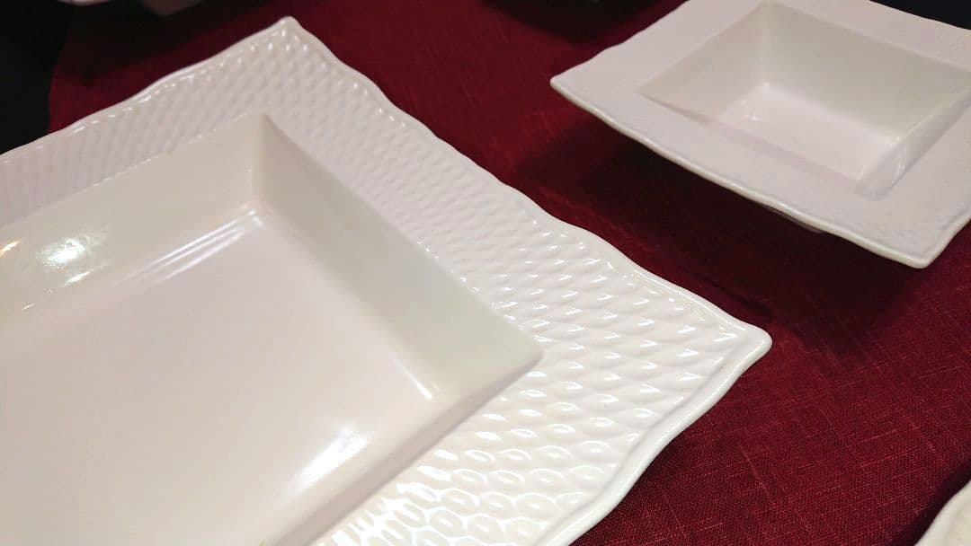 ⬛素敵なディスプレイ演出♥パーティー用♥高級エクセラホワイト網目柄・四角皿⬛４皿