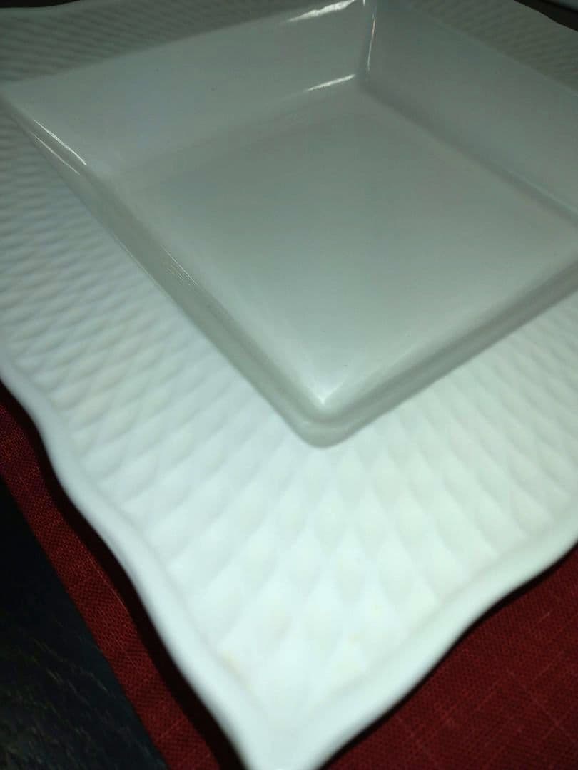 ⬛素敵なディスプレイ演出♥パーティー用♥高級エクセラホワイト網目柄・四角皿⬛４皿