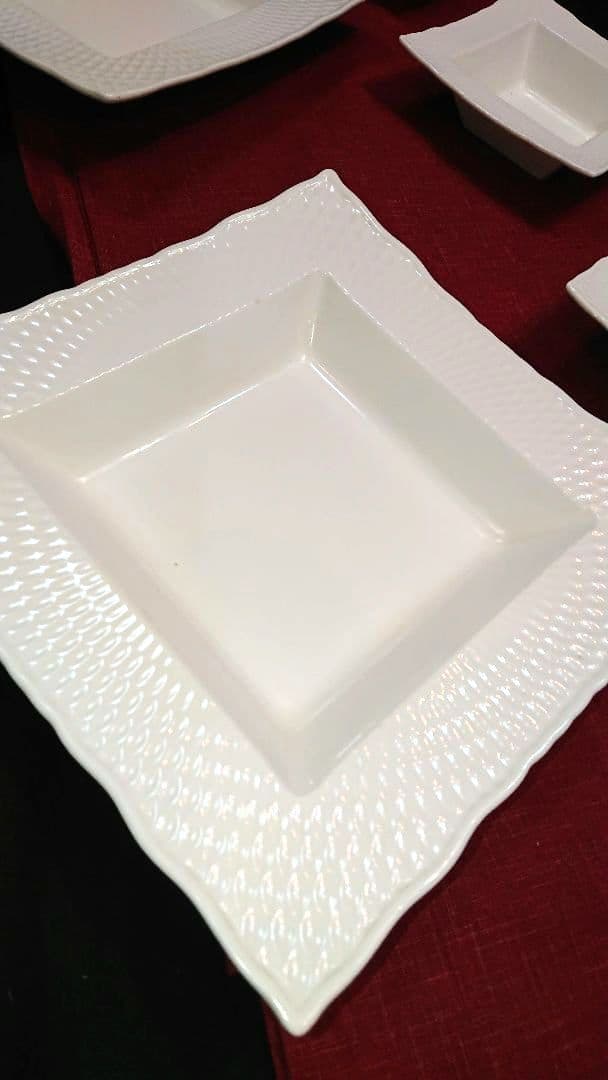 ⬛素敵なディスプレイ演出♥パーティー用♥高級エクセラホワイト網目柄・四角皿⬛４皿