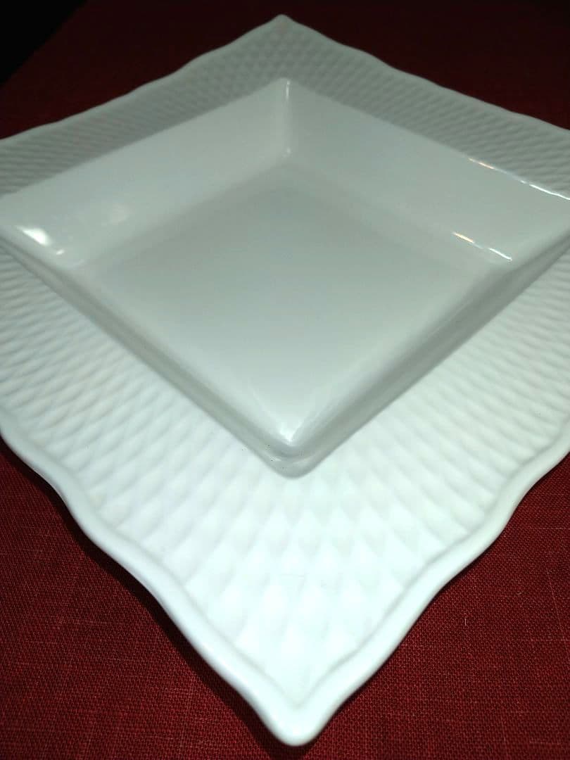 ⬛素敵なディスプレイ演出♥パーティー用♥高級エクセラホワイト網目柄・四角皿⬛４皿