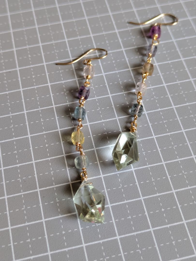 フローライト　グリーンアメシスト　スピンドルカット　ロングピアス 14kgf