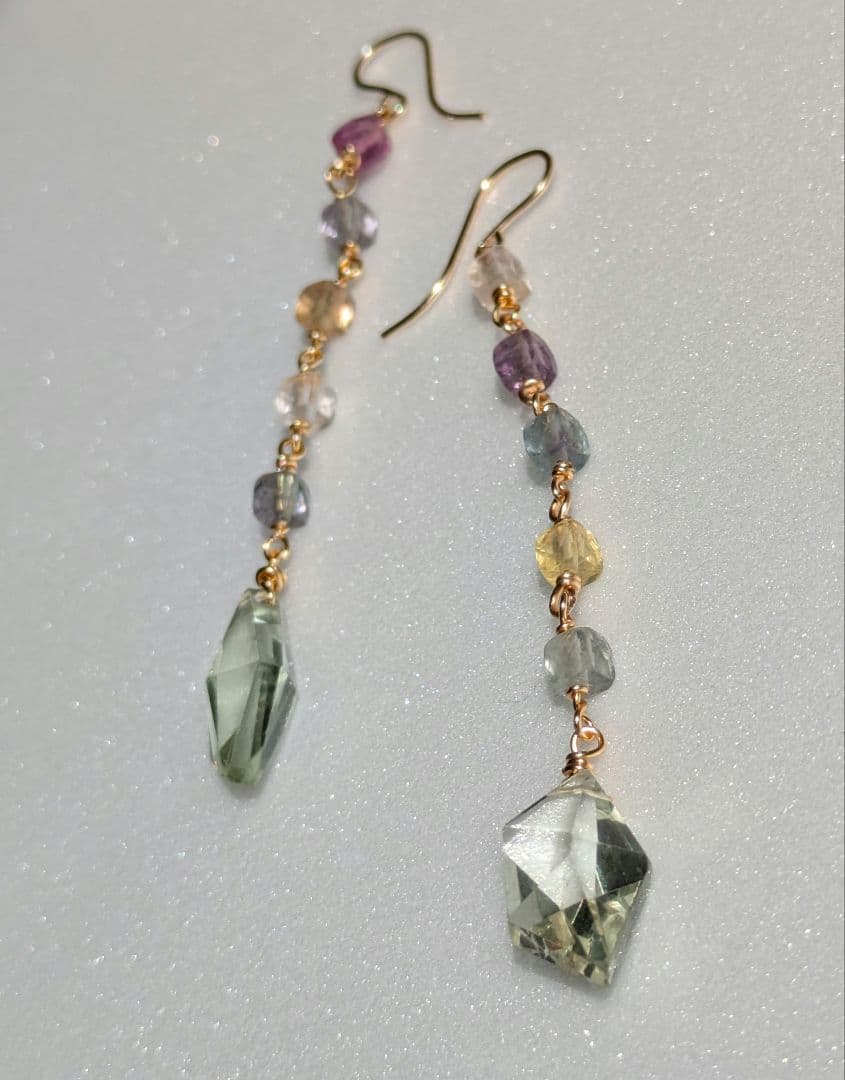 フローライト　グリーンアメシスト　スピンドルカット　ロングピアス 14kgf