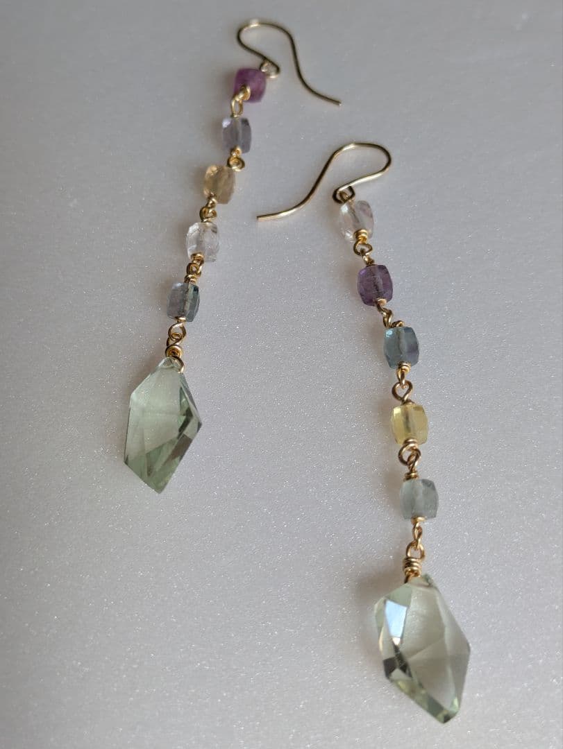フローライト　グリーンアメシスト　スピンドルカット　ロングピアス 14kgf