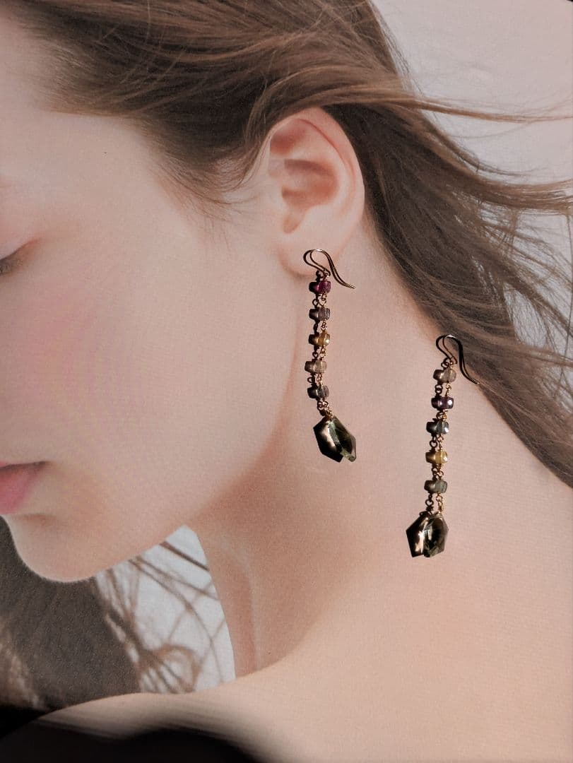 フローライト　グリーンアメシスト　スピンドルカット　ロングピアス 14kgf