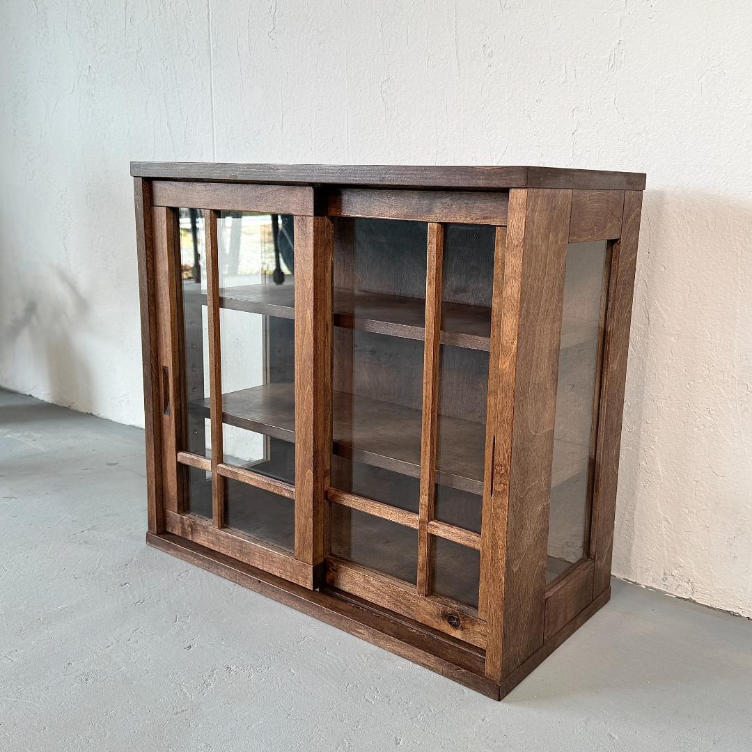 キャビネット　天然木　樺材　オイル仕上げ　ガラス　レトロ　水屋箪笥