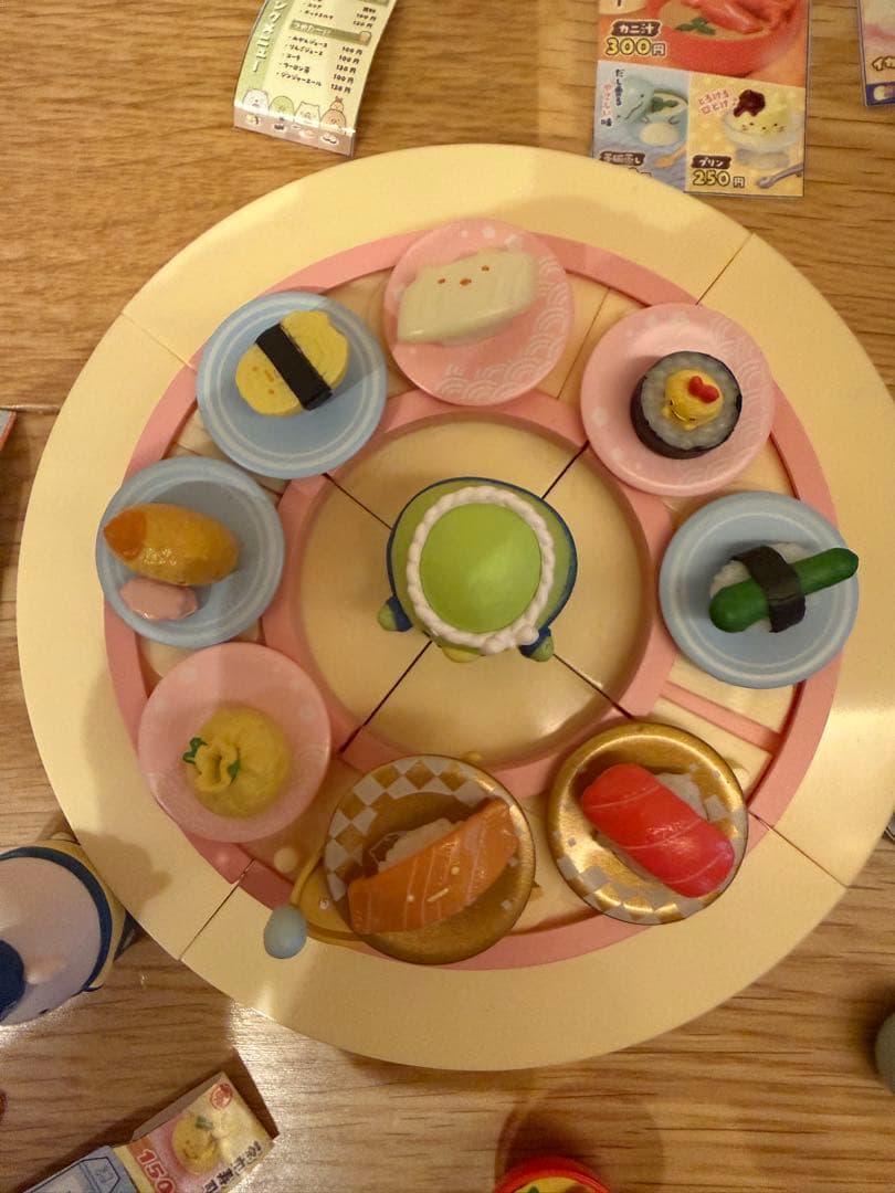 すみっコぐらし　リーメント　回転寿司　フィギュア