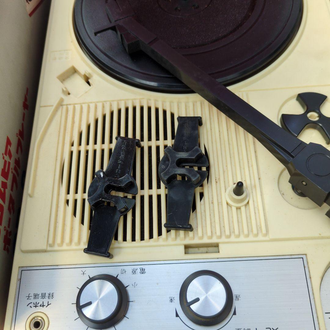 ポータブルデザインのレコードプレーヤー、GP-3。 　コロンビア