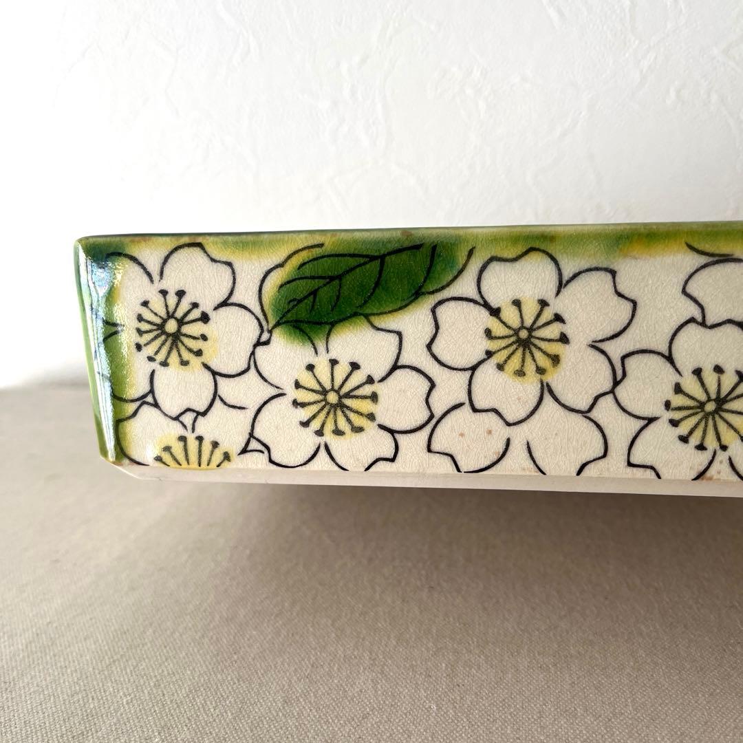 ☆H713○ 赤膚焼　サクラ柄　スクエア浅鉢【未使用】