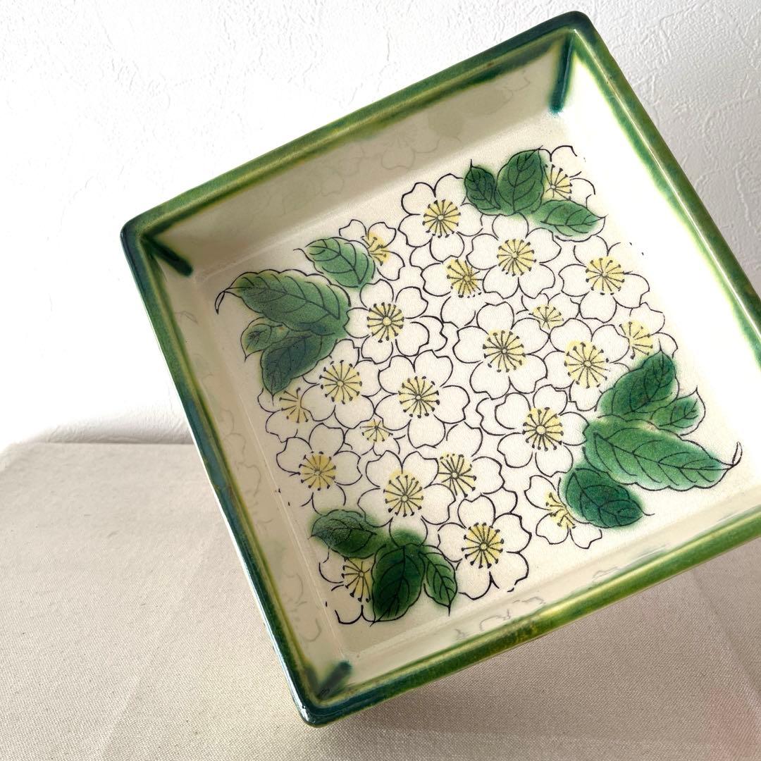 ☆H713○ 赤膚焼　サクラ柄　スクエア浅鉢【未使用】