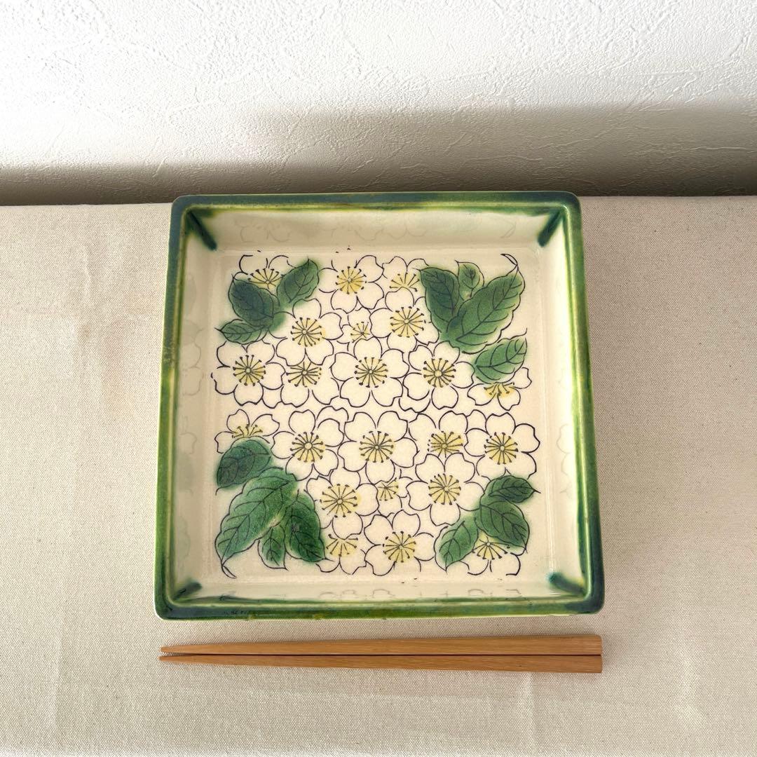 ☆H713○ 赤膚焼　サクラ柄　スクエア浅鉢【未使用】