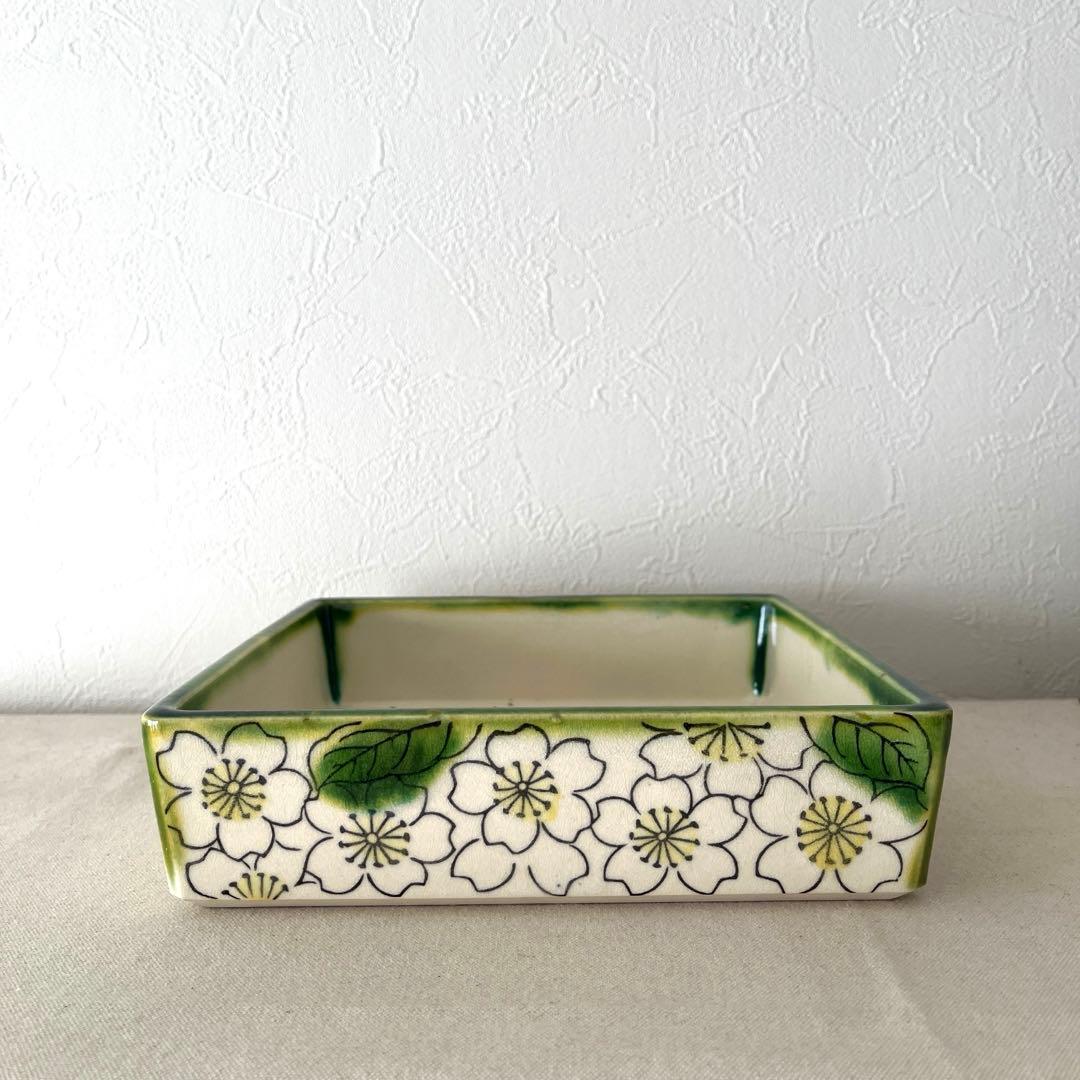 ☆H713○ 赤膚焼　サクラ柄　スクエア浅鉢【未使用】