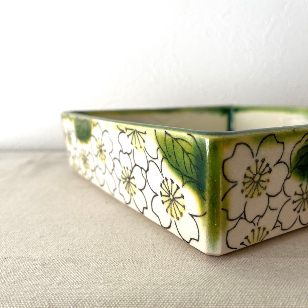 ☆H713○ 赤膚焼　サクラ柄　スクエア浅鉢【未使用】